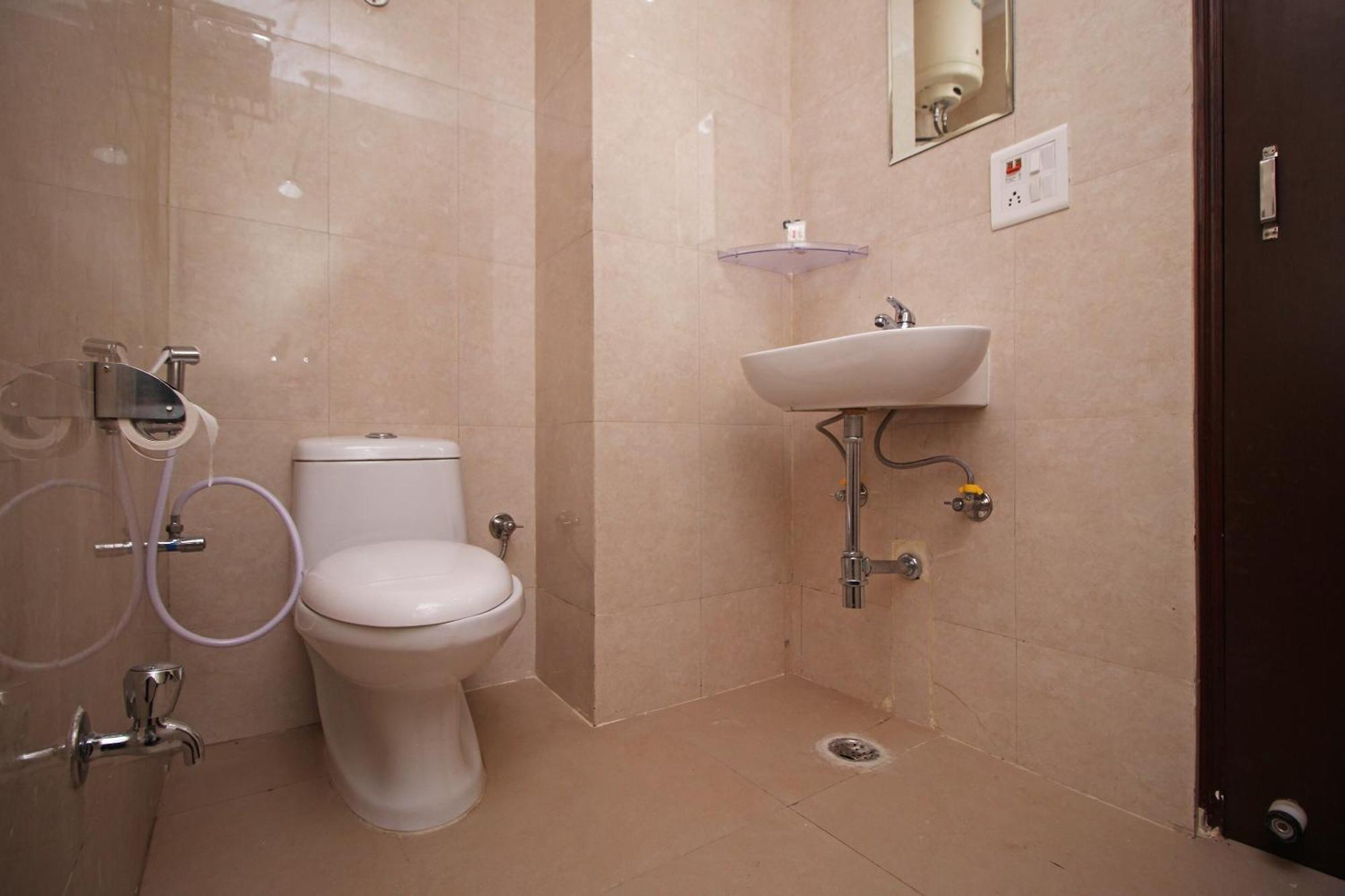 Hotel O Surya Palace New Delhi Exterior photo